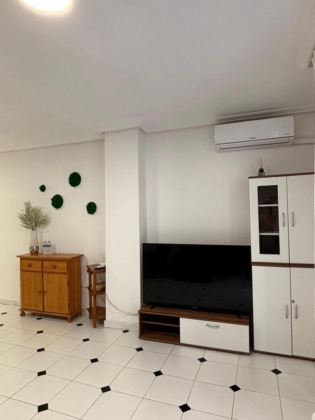 Просторная Квартира Рядом С Морем В Хорошем Районе Torrevieja Exterior foto